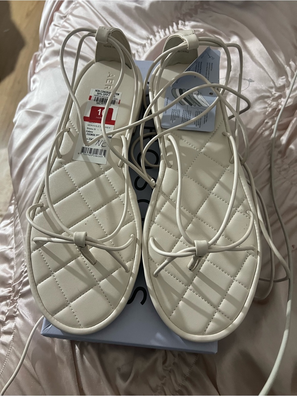 Women’s Aerolsolesv- Quilted Lace-Up Flat Sandals - White